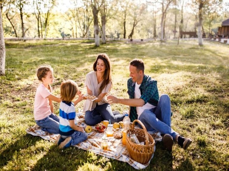 25 Outdoor Family Activities